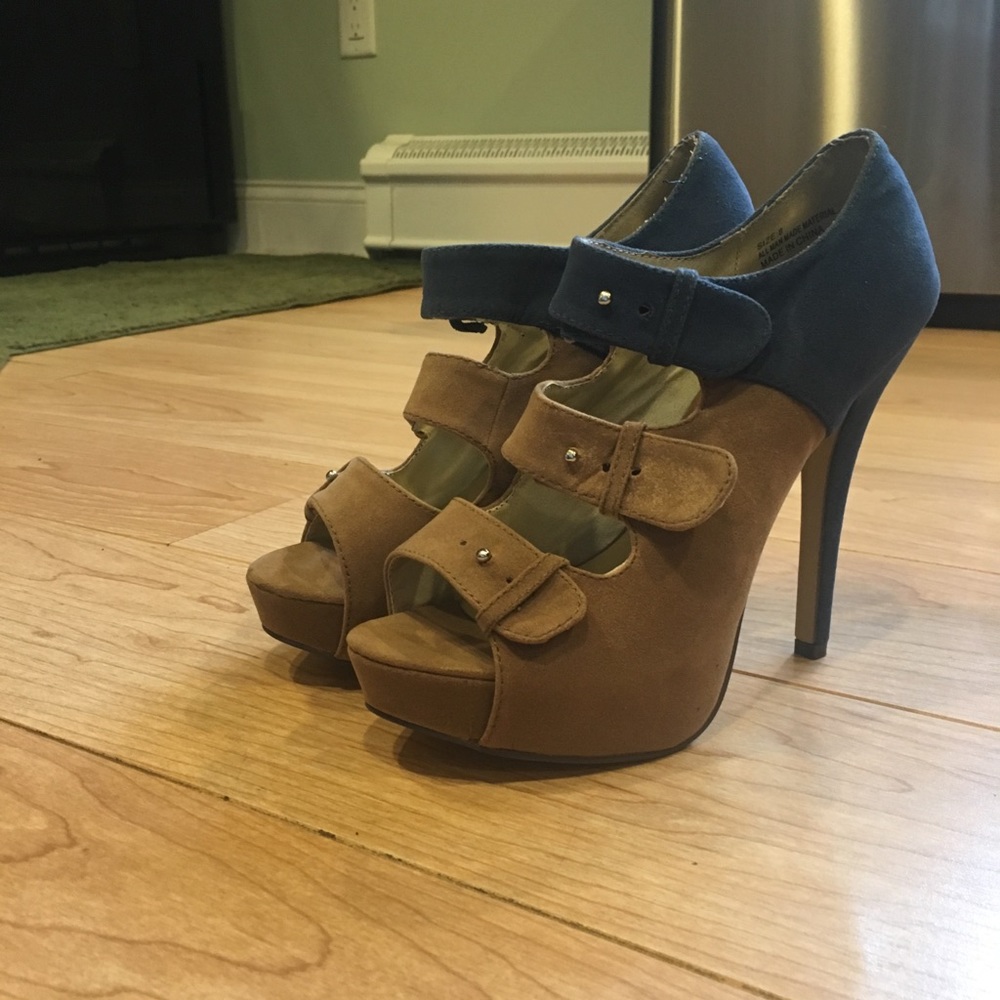 Privileged Pumps size 8